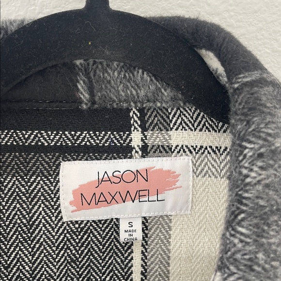 Women’s Shacket - Picture 4 of 8